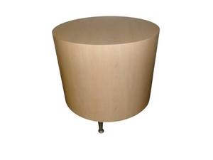 lot 139 image: Round Accent Table