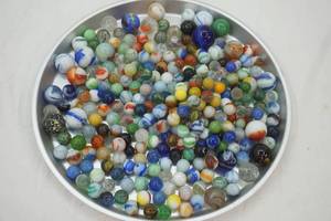 lot 23 image: Vintage Marbles (3.8 lbs.)