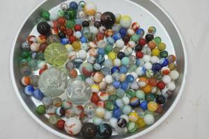 lot 24 image: Vintage Marbles (3.35 lbs.)