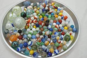 lot 25 image: Vintage Marbles (3.85 lbs.)