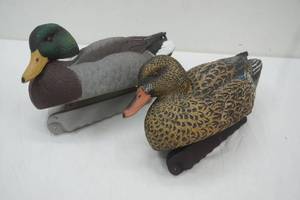 lot 57 image: CUPPED Duck Decoys (2ct)