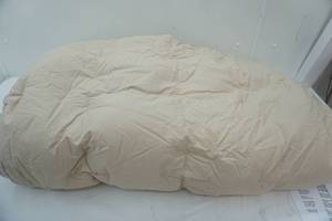 lot 59 image: Queen Size Tan Down Comforter