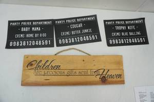lot 64 image: Decorate Wood Sign & Novelty Tag Board Signs (3ct)