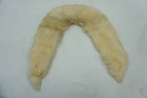 lot 72 image: Fox fur collar