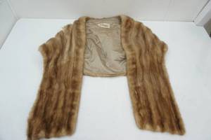lot 88 image: Vintage Fur Wrap