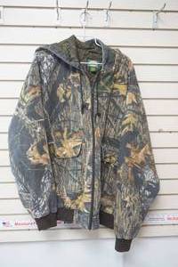 lot 89 image: Cabelas XL Mens Camo Jacket