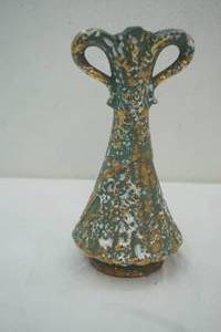 lot 96 image: Vintage Green Savoy China Art Pottery Vase