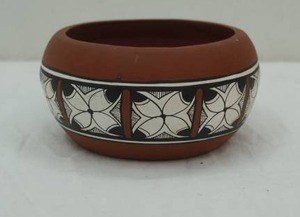 lot 100 image: Acoma Pueblo Bowl
