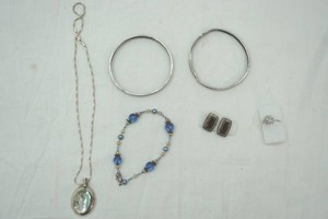 lot 108 image: Jewelry Lot