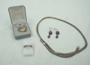 lot 109 image: Jewelry Lot