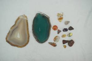 lot 119 image: Stone Pendants and Sliced Agates