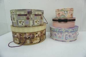 lot 122 image: 5ct Round Hat Boxes