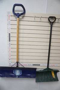 lot 123 image: 2ct Snow Shovel and Scraping Shovel