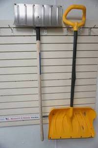 lot 124 image: 2ct Snow Shovel and Scraping Shovel