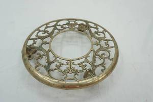 lot 154 image: Metal Plant Stand on Wheels 11 diameter 2.5 tall