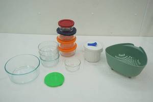 lot 168 image: Pyrex Bowls & Colander
