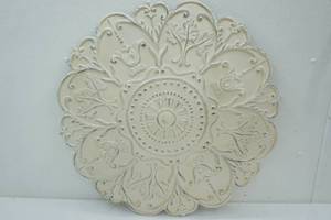 lot 182 image: Distressed Floral Shabby Chic Medallion (Metal Wall Hanging)