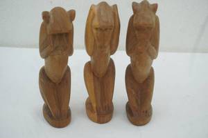 lot 184 image: Three Wise Monkeys (carved wood)