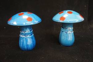 lot 185 image: Vintage Ceramic Mushroom Salt & Pepper Shakers. Japan