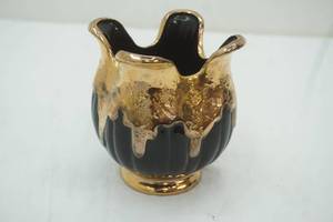 lot 188 image: Vintage Savoy China Weeping Gold Vase