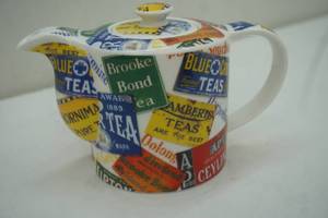 lot 196 image: Paul Cardew World Teas Porcelain Teapot