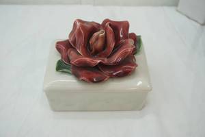 lot 190 image: Vintage Johannes Brahm Pottery Trinket Box
