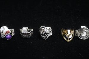 lot 202 image: Paparazzi Jewelry 5ct Rings wstretch bands