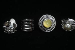 lot 203 image: Paparazzi Jewelry 4ct Rings wstretch bands