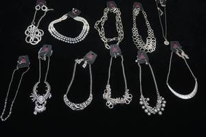 lot 219 image: Paparazzi Jewelry 11ct Necklace & Earring Sets (silver toned)
