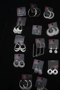 lot 220 image: Paparazzi Jewelry NEW 14ct Earring Pairs