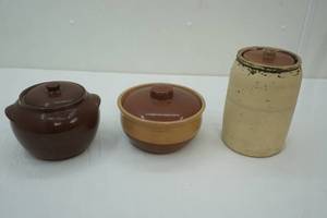 lot 233 image: Vintage Stoneware 3pc