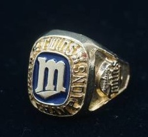 lot 236 image: Vintage 1987 Minnesota Twins World Series Championship Ring