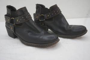 lot 247 image: Womens b.o.c boots size 7.5