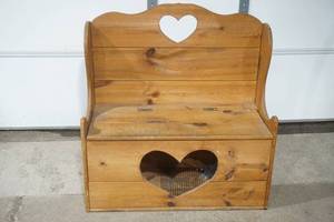 lot 252 image: Wooden Hearts Storage Bench