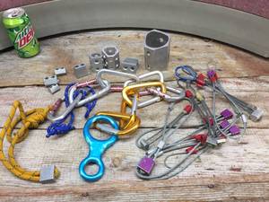 lot 173 image: Climbing - Repelling ToolsSupplies - Simond