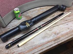 lot 176 image: Viper Pro Series 19 Oz 2 Pc Pool Cue with Case - Nice