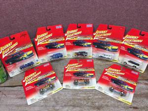 lot 186 image: Johnny Lightning Thunder Wagons on Cards - 2002