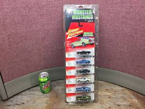 lot 185 image: Johnny Lightning - Monster Mustangs Set