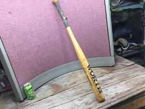 lot 197 image: Worth Big Ox 498SB Official Softball - Wooden Bat