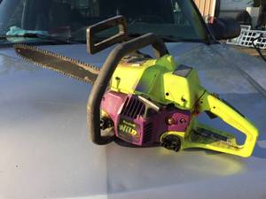 lot 236 image: Poulan Wild Thing 2375 Gas Chainsaw - Pulls Over