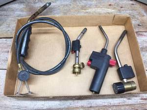 lot 240 image: 4 Propane Torch Heads Bernz-O-Matic