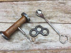 lot 249 image: 3 Vintage Tools - Loudens - Grain Belt - Corkscrew