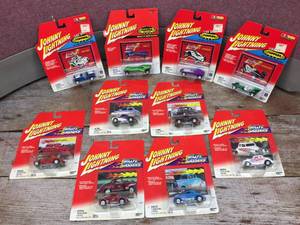 lot 277 image: Vintage Johnny Lightning Willys Gassers - Topper Series - on Cards