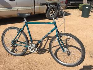 lot 312 image: Giant Boulder - Mens Bicycle