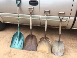 lot 325 image: Group Scoop Shovels