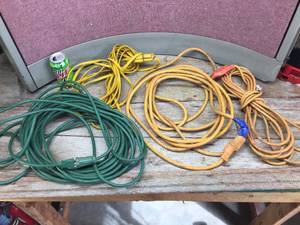 lot 339 image: 4 Extension Cords