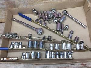 lot 340 image: Craftsman 14 - 38 Ratchets & Sockets
