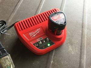 lot 344 image: Milwaukee M12 Battery & Charger - Good