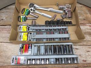lot 346 image: Mostly Craftsman 38 - 12 Ratchets & Sockets