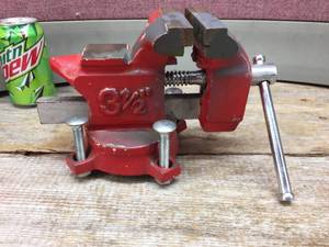 lot 352 image: 3 12 Bench Vise - With Mounting Bolts